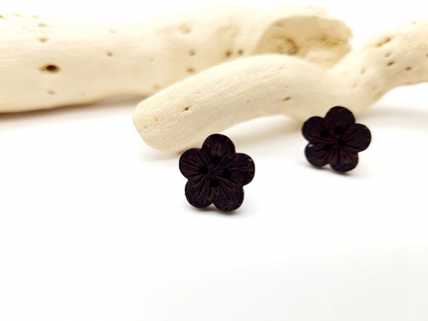 Schwarze Blumen Kokos Knopf Ohrstecker